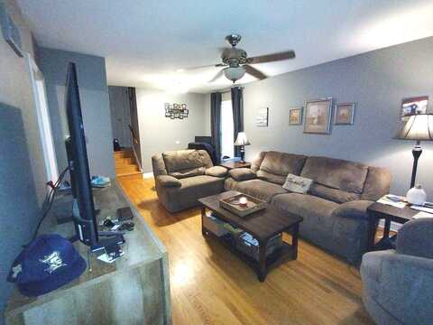 Troy, CHICAGO, IL 60655