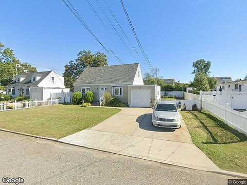 W 21St Street, Deer Park, NY 11729