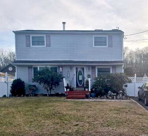 Academy Lane, Oakdale, NY 11769