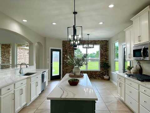 Lisa, BEAUMONT, TX 77713