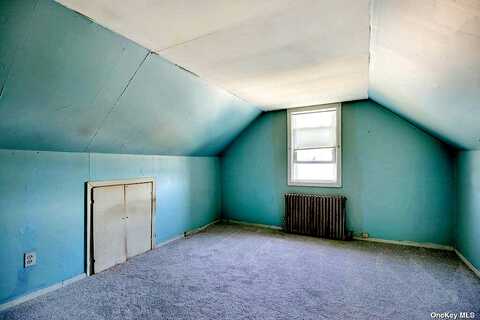 12Th, LINDENHURST, NY 11757
