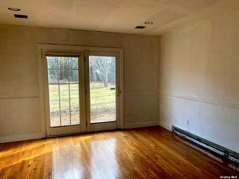 Warner, HUNTINGTON, NY 11743