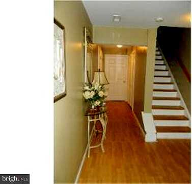 Girard, GLENSIDE, PA 19038