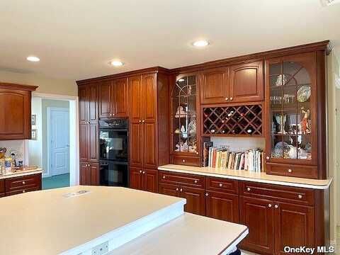 Holly, SMITHTOWN, NY 11787