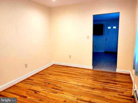 Crown, CAPITOL HEIGHTS, MD 20743