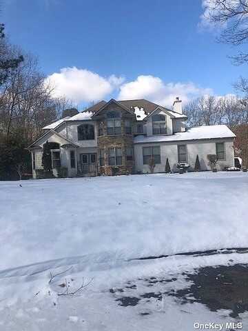 Patricia, MANORVILLE, NY 11949