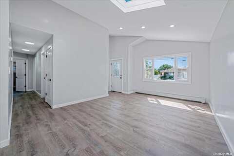 15Th, DEER PARK, NY 11729