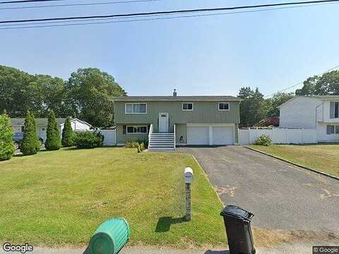 Arpage East, SHIRLEY, NY 11967