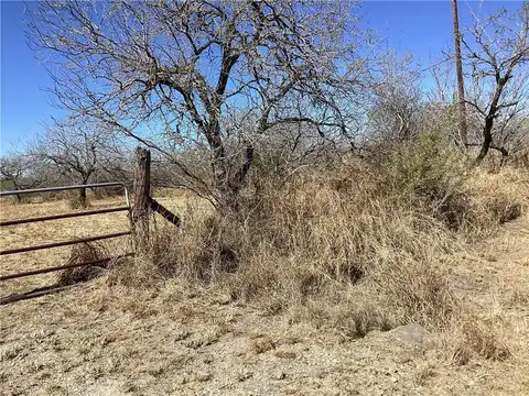 000 323, Orange Grove, TX 78372