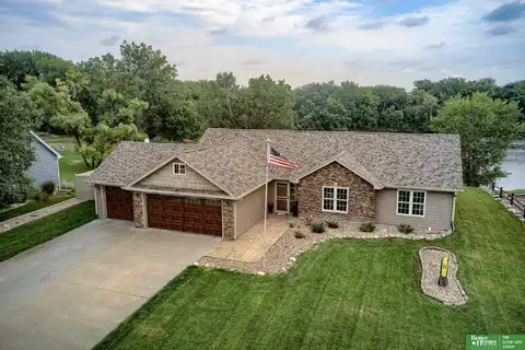 813 Spring Lake Circle, Mc Cool Junction, NE 68401