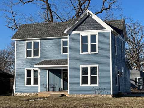 521 N Oakland Avenue, Mountain Grove, MO 65711