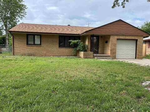 7 Meadowlark Ln, Hutchinson, KS 67502
