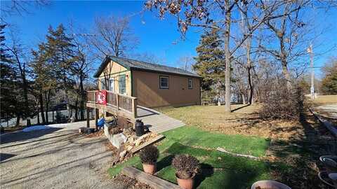 37 Sugar Lake Terrace, Mound City, KS 66056