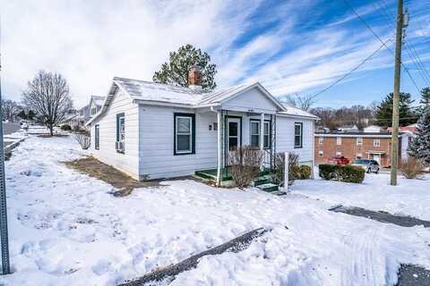 2402 HICKORY ST, STAUNTON, VA 24401