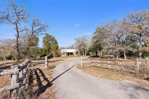 184 Farris LN, Smithville, TX 78957