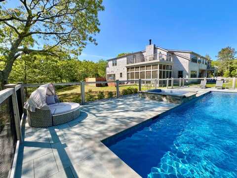5 Briggs Road, Edgartown, MA 02539