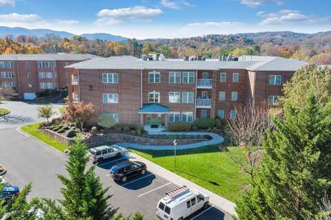 3040 Mcvitty Forest DR, Roanoke, VA 24018