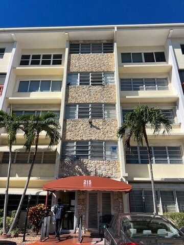 215 SE 3rd Ave, Hallandale Beach, FL 33009