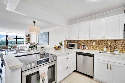 800 Parkview Dr, Hallandale Beach, FL 33009