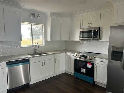 702 Desert Hills Way, Other City - In The State Of Florida, FL 33573