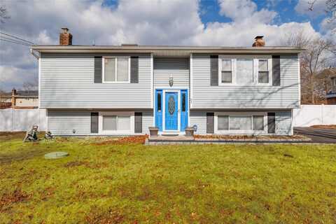 81 Barclay Street, West Babylon, NY 11704