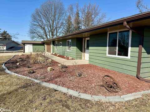 4 Oakland Drive, Grinnell, IA 50112