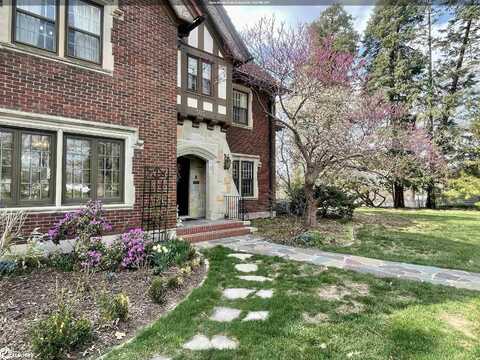 503 W 12th Street S, Newton, IA 50208