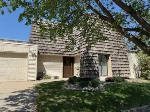 2329 INDIAN HILLS DR, Sioux City, IA 51104