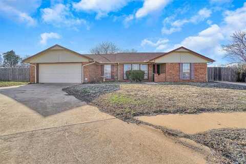 701 Canterbury Boulevard, Altus, OK 73521