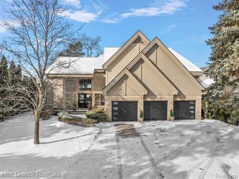 3540 Erie Drive, Orchard Lake, MI 48324