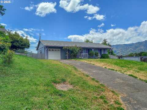 217 CLARK TER, Myrtle Creek, OR 97457