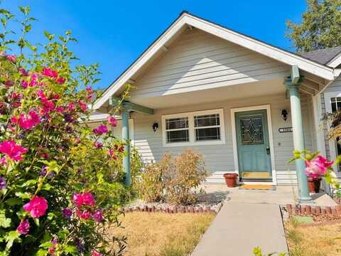 1501 Village Way, Mount Shasta, CA 96067