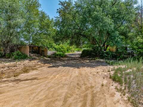 15 El Callejon Rd, Pena Blanca, NM 87041