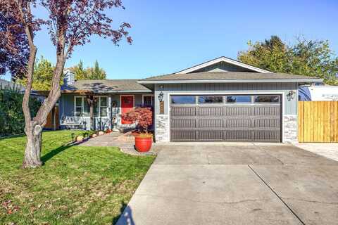 405 Glenn Way, Central Point, OR 97502