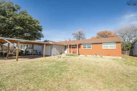 714 W TEXAS AVENUE, Iowa Park, TX 76367