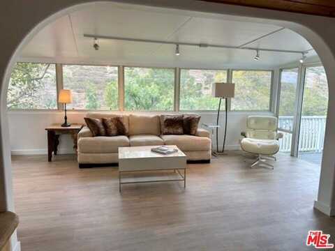 2900 Searidge St, Malibu, CA 90265