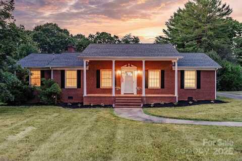 2909 Eastway Drive, Statesville, NC 28625