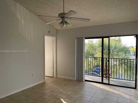 7090 NW 179th St, Hialeah, FL 33015