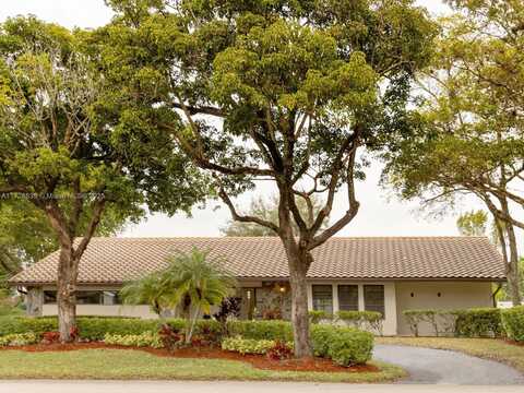 8491 Gatehouse Rd, Plantation, FL 33324