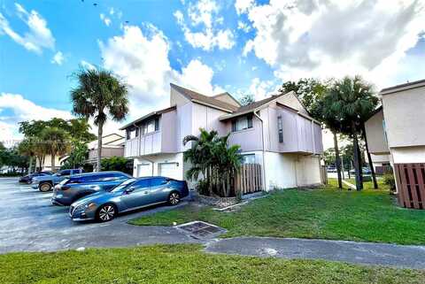 8209 NW 8th St, Plantation, FL 33324