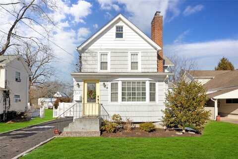 21 Elliot Place, Islip, NY 11751