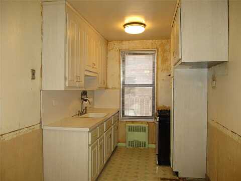 83-55 woodhaven Boulevard, Woodhaven, NY 11421