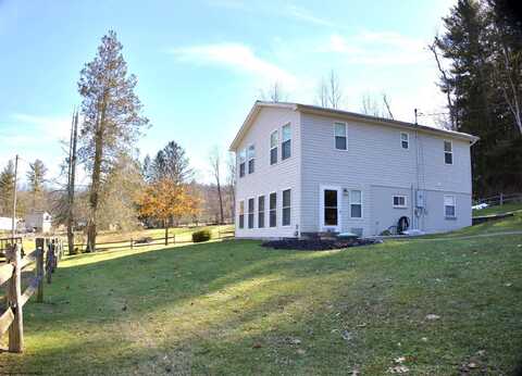 1373 W Hill Road, Grafton, WV 26354