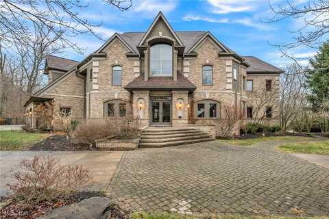 8560 Timber Trail, Brecksville, OH 44141