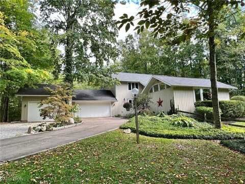 10375 Pinegate Drive, Chardon, OH 44024