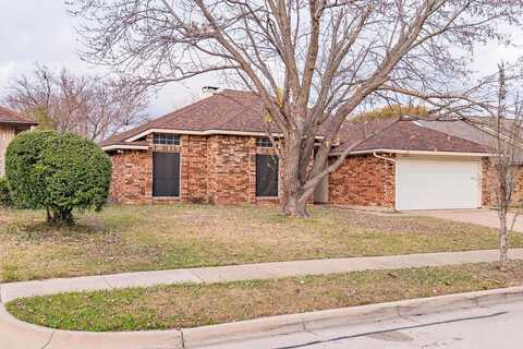 2223 Edinburgh Street, Arlington, TX 76018