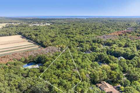 10 Blueberry Court (Woodlands, Quogue North), East Quogue, NY 11942