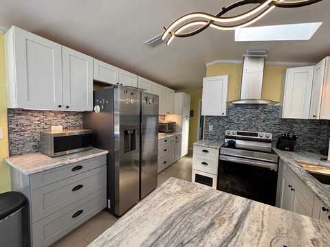 1119 Periwinkle Way, Sanibel, FL 33957