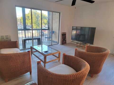 8220 SW 24th St, North Lauderdale, FL 33068