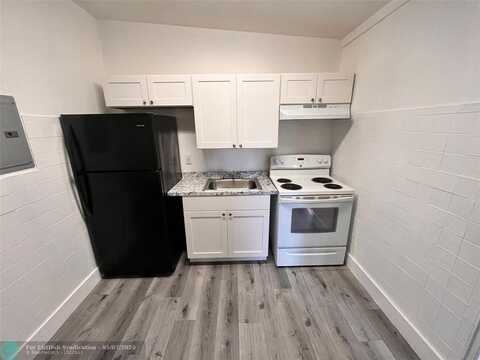 320 NE 13th Ave, Boynton Beach, FL 33435